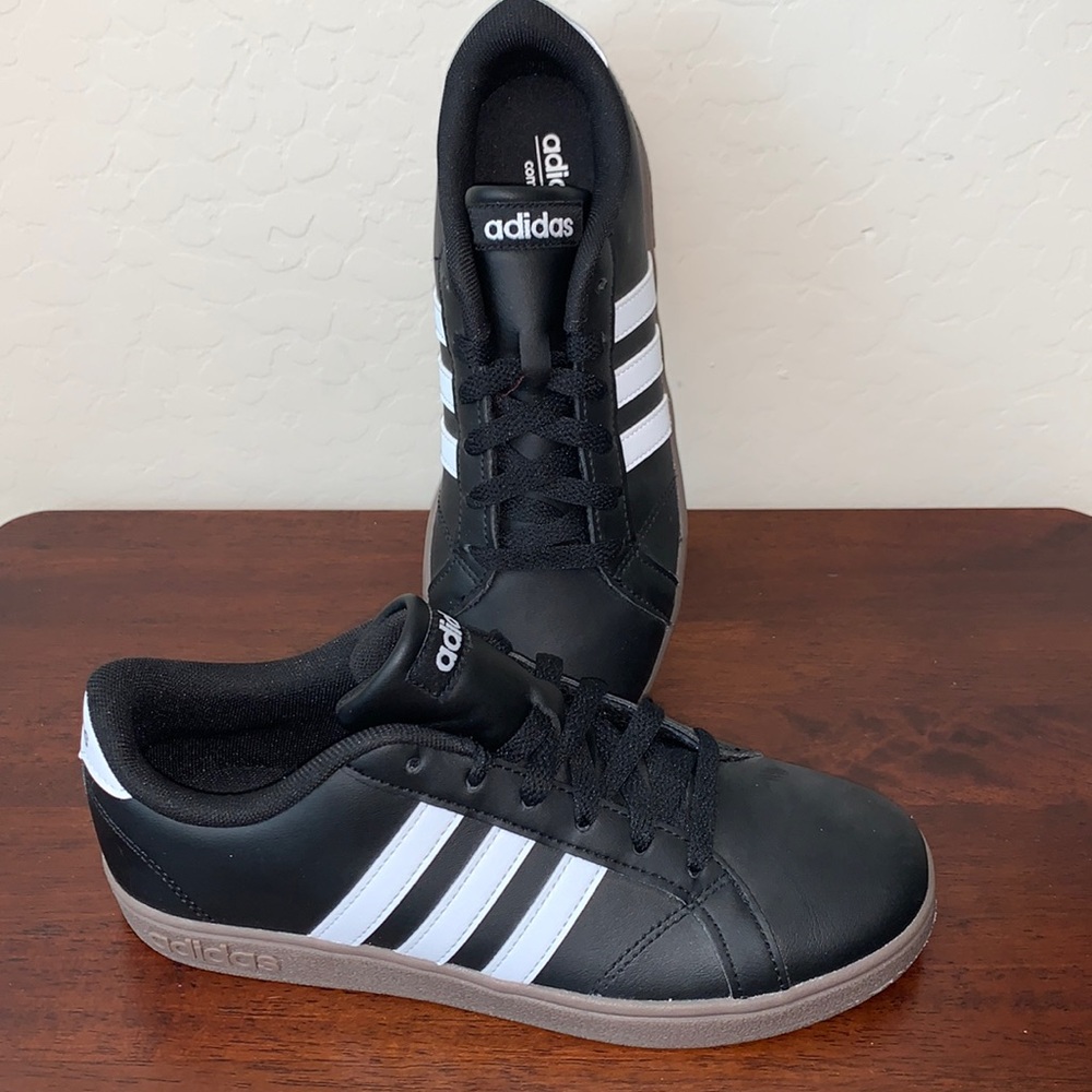 ADIDAS BRAND NEW SIZE 4 NEO COMFORT FOOTBED ATHLETIC SHOES